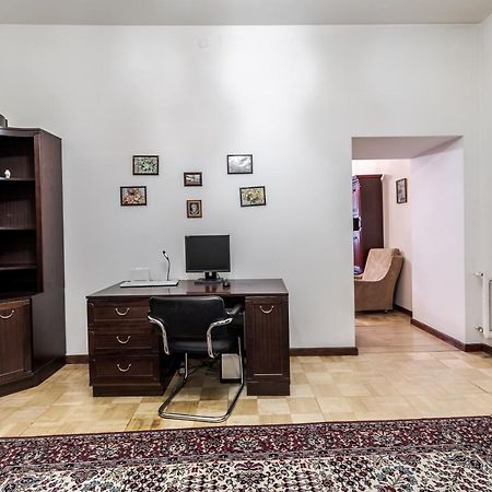 Doroshenka Antique Apartment Leopoli Esterno foto